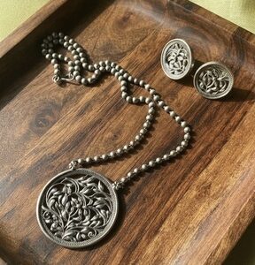 Aranya Floral Disc Necklace Set
